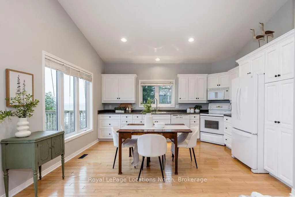 Photo 12 of 46 William Avenue, Wasaga Beach — HOMEH