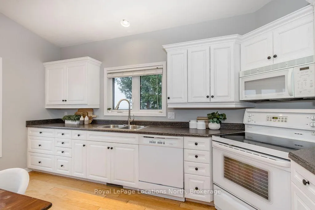 Photo 14 of 46 William Avenue, Wasaga Beach — HOMEH