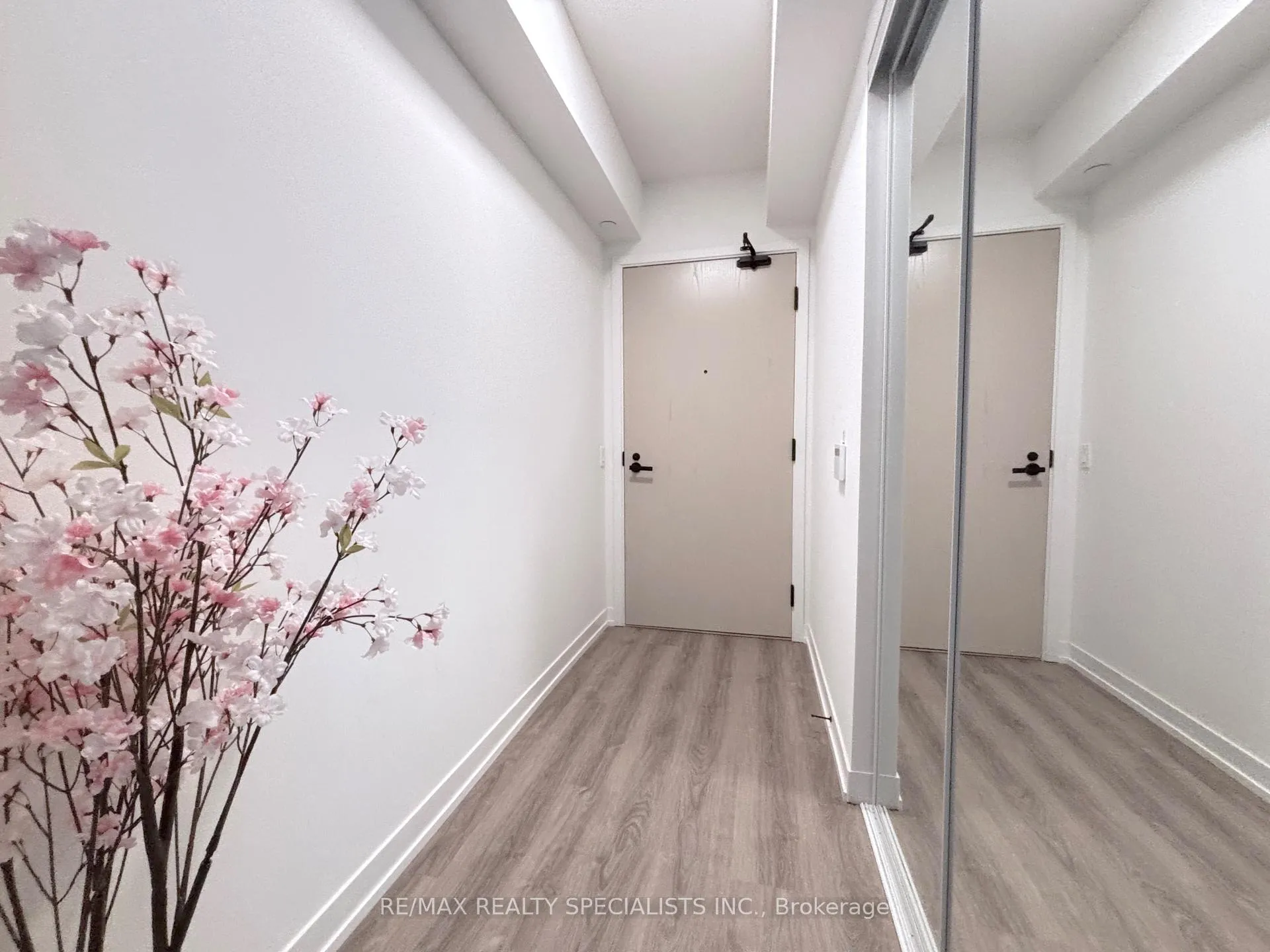 Photo 2 of Unit 2915, 195 Commerce Street, Vaughan, Vaughan Corporate Centre — HOMEH