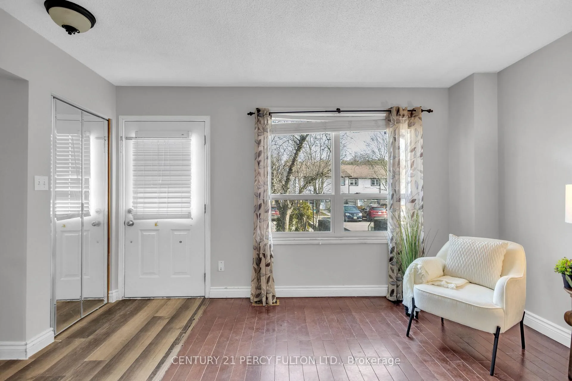Photo 4 of Unit 23, 445 Pioneer Drive, Kitchener — HOMEH