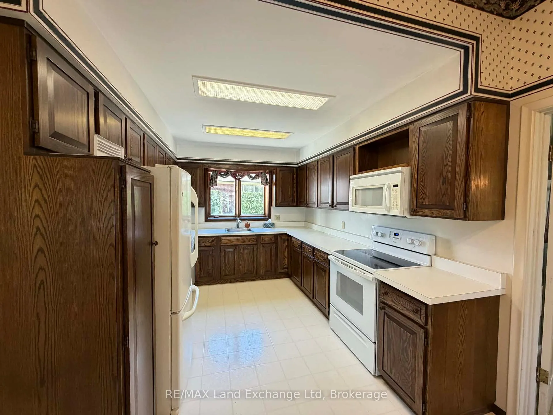 Photo 14 of 85 Patrick Street E, North Huron, Wingham — HOMEH