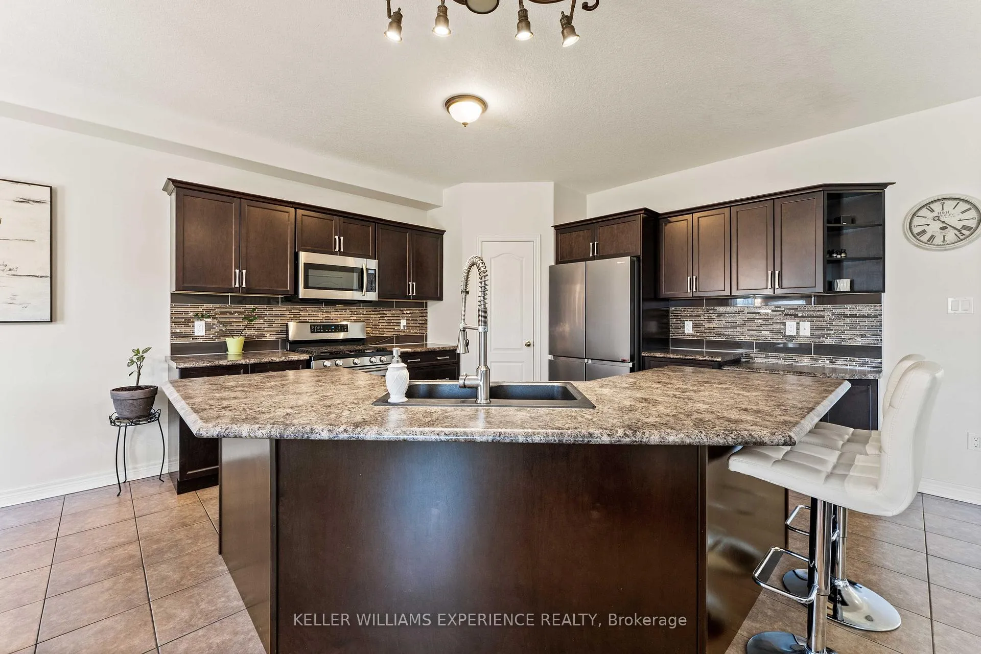 Photo 10 of 154 Arnold Crescent, Essa, Angus — HOMEH