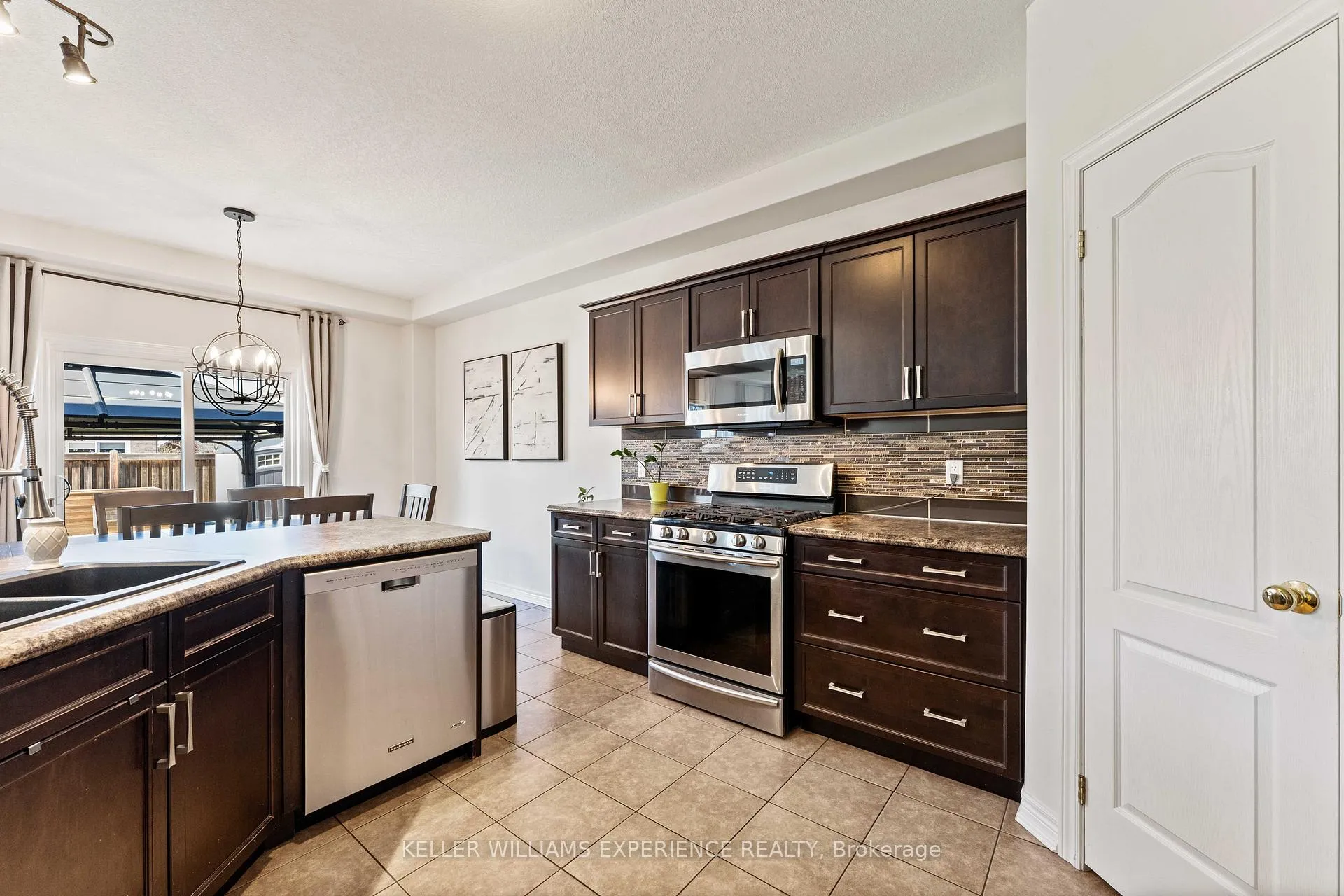 Photo 11 of 154 Arnold Crescent, Essa, Angus — HOMEH