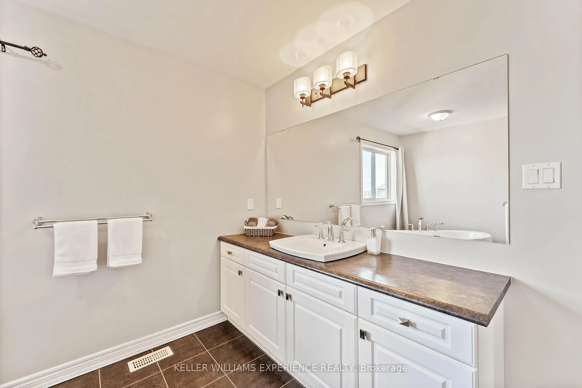 Photo 20 of 154 Arnold Crescent, Essa, Angus — HOMEH