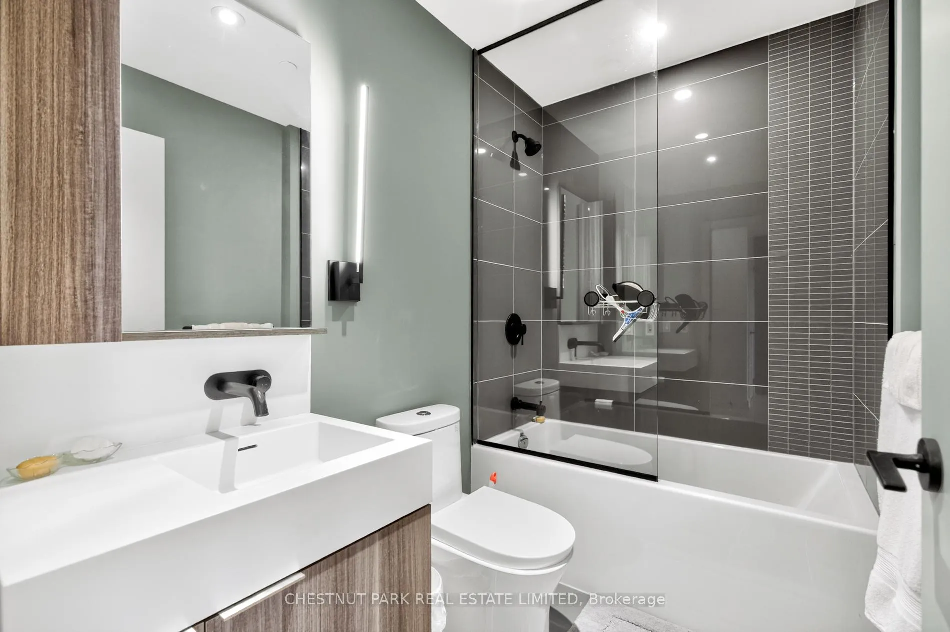 Photo 2 of Unit 2810, 117 Broadway Avenue, Toronto, Mount Pleasant West — HOMEH