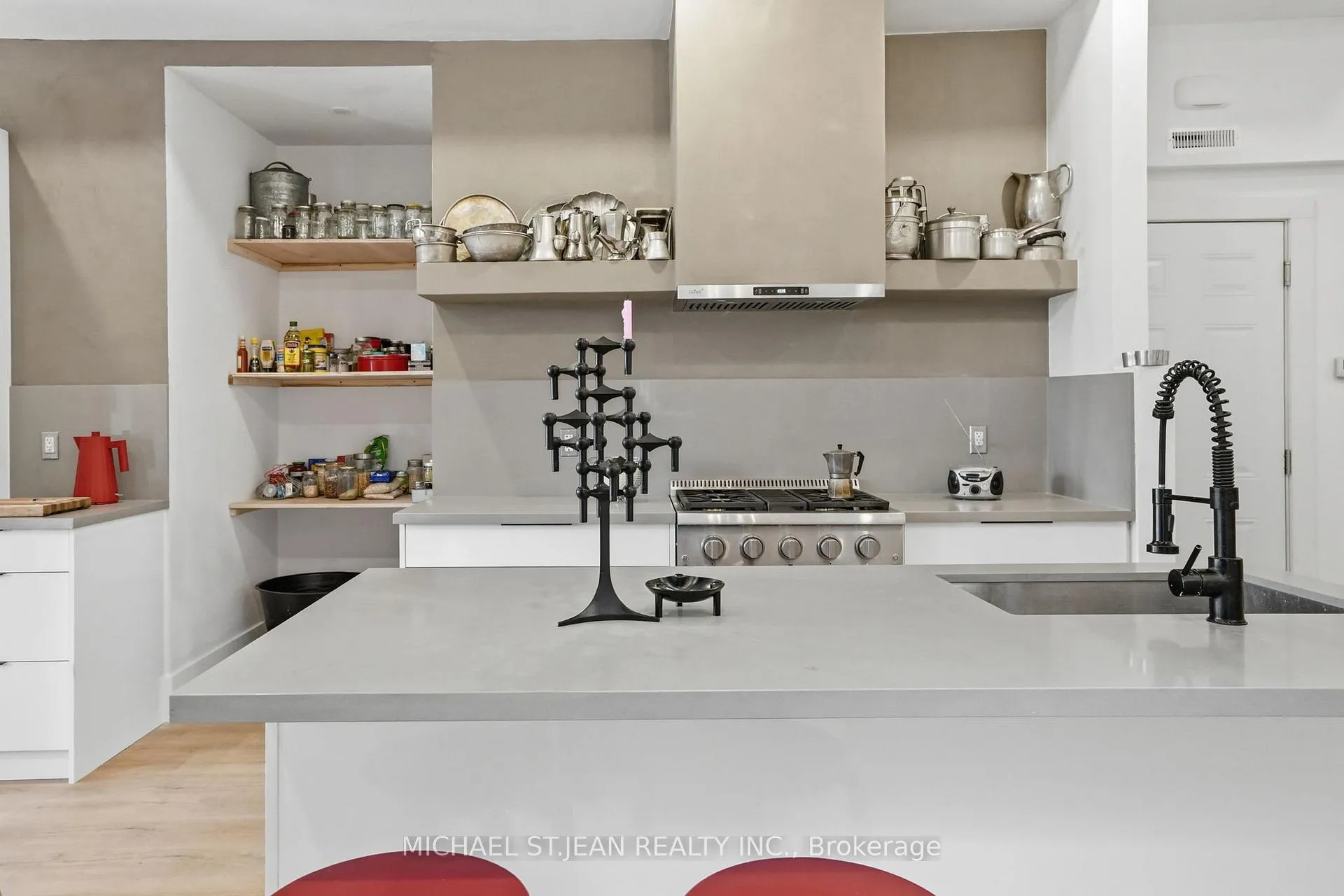 Photo 3 of Unit Upper, 472 Barton Street E, Hamilton, Gibson — HOMEH