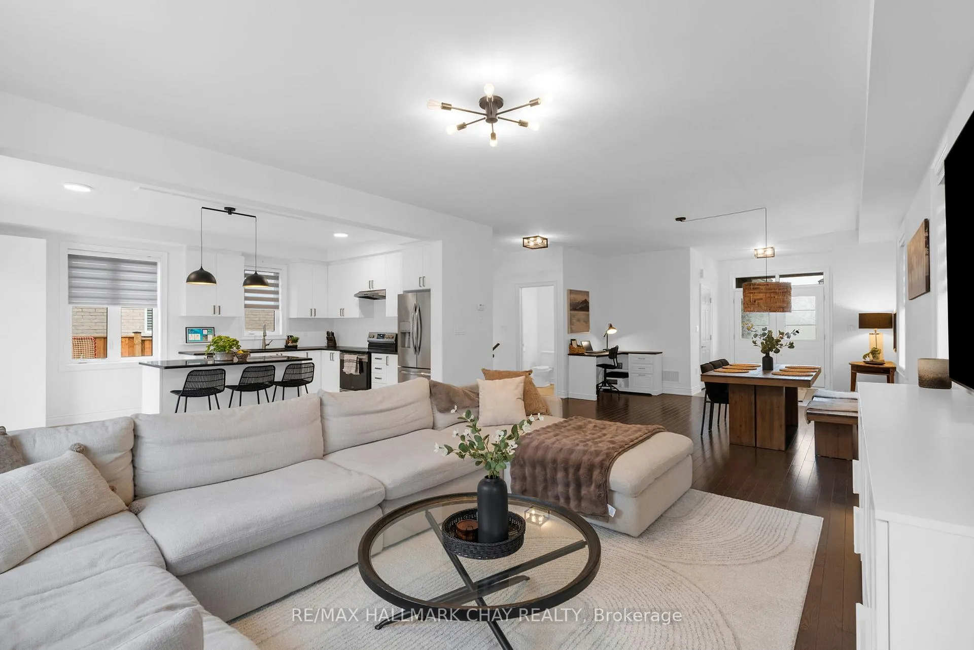 Photo 4 of 7 Middleton Drive, Wasaga Beach — HOMEH