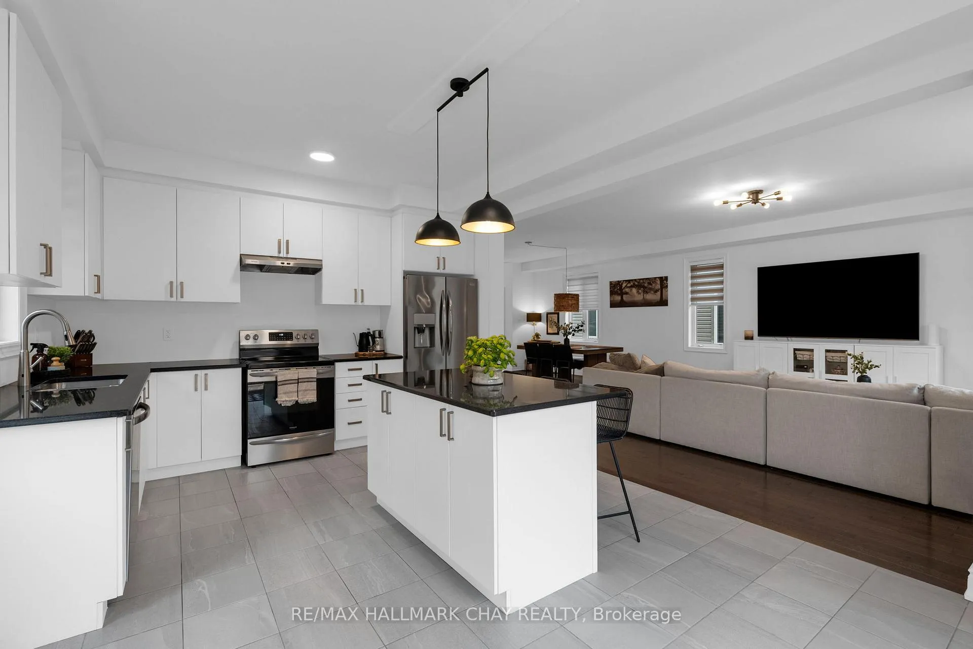 Photo 13 of 7 Middleton Drive, Wasaga Beach — HOMEH