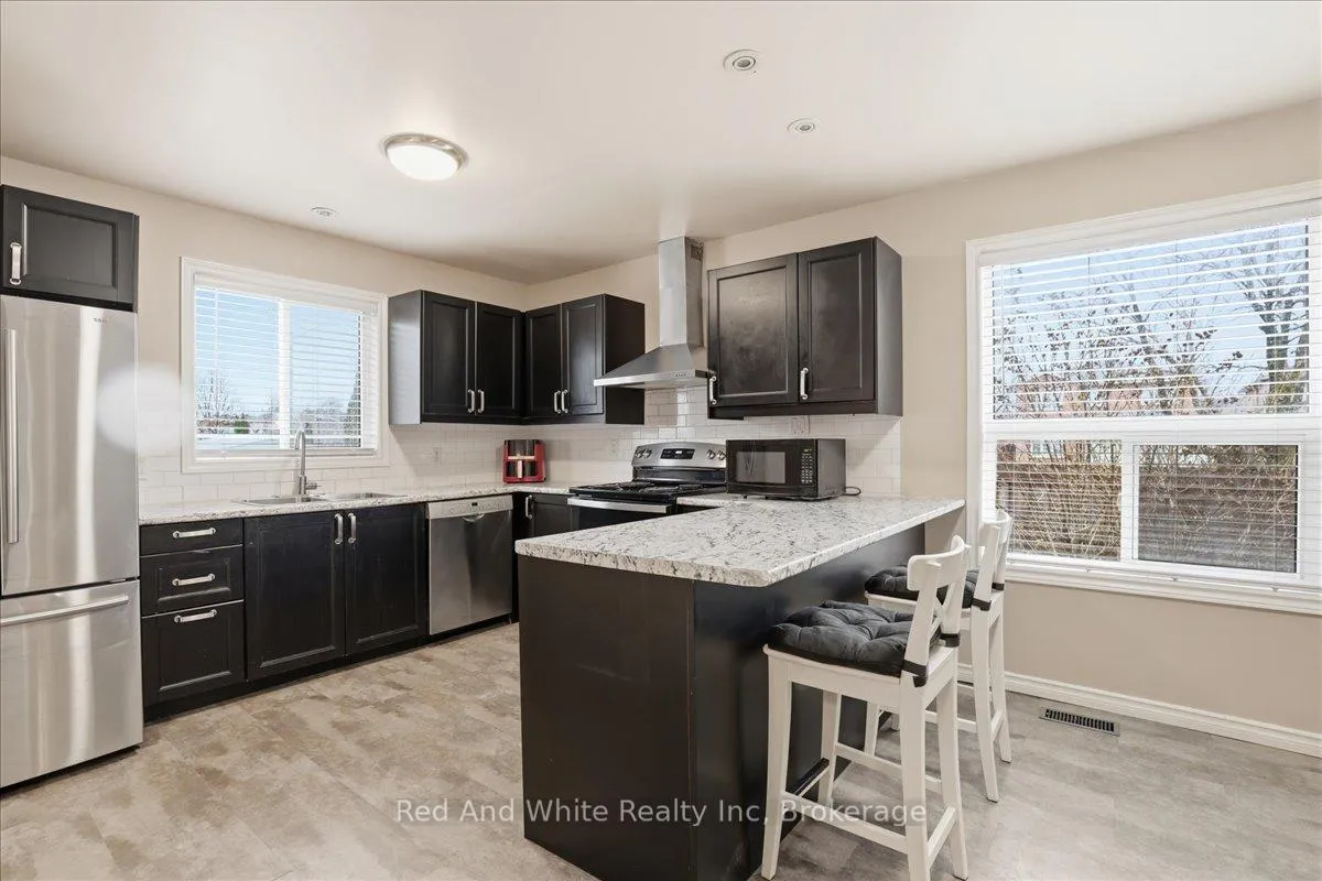 Photo 11 of 103 Downing Crescent, Barrie, Holly — HOMEH