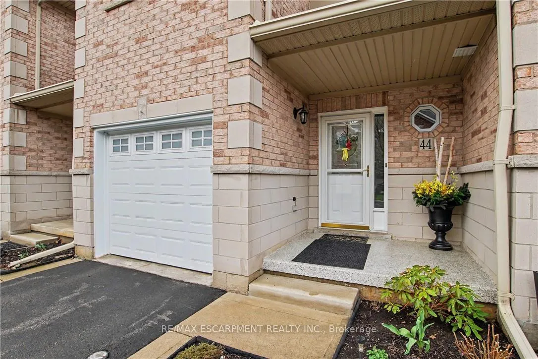 Photo 3 of Unit 44, 81 Valridge Drive, Hamilton, Ancaster — HOMEH
