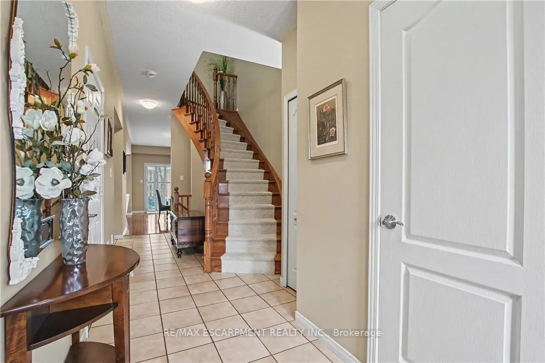 Photo 5 of Unit 44, 81 Valridge Drive, Hamilton, Ancaster — HOMEH