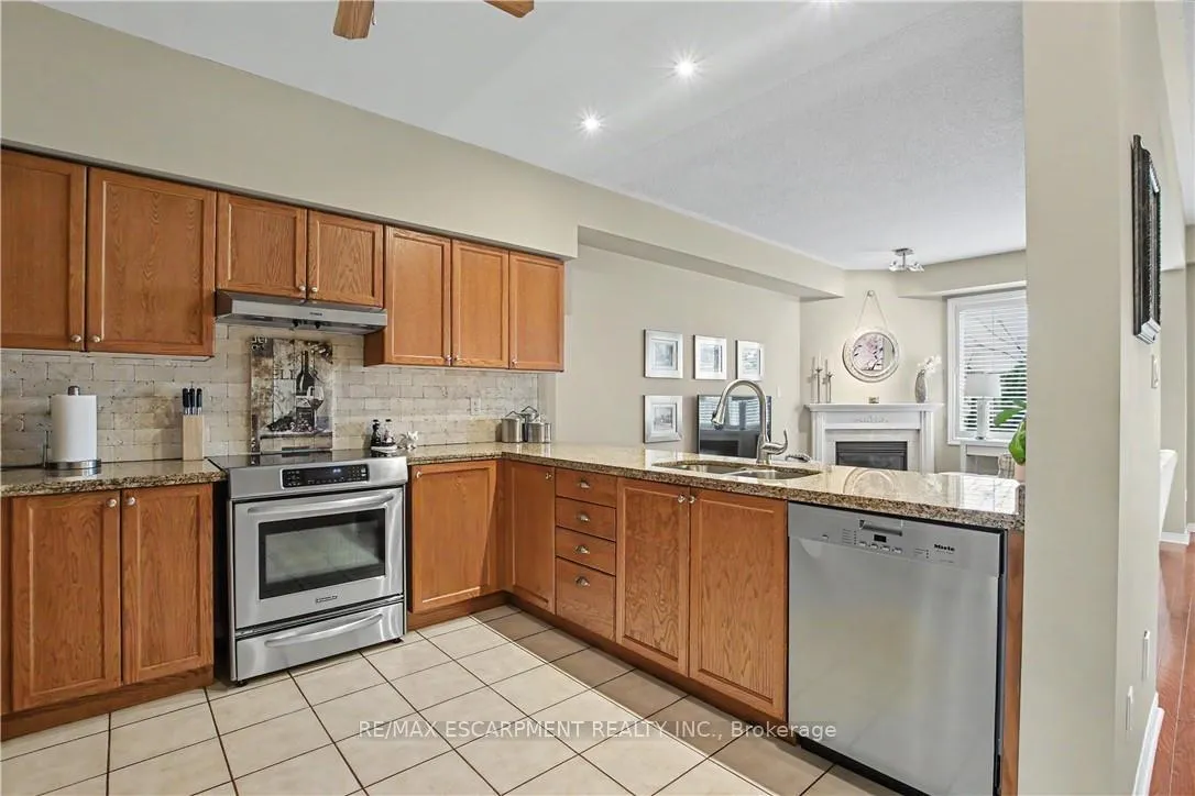 Photo 8 of Unit 44, 81 Valridge Drive, Hamilton, Ancaster — HOMEH