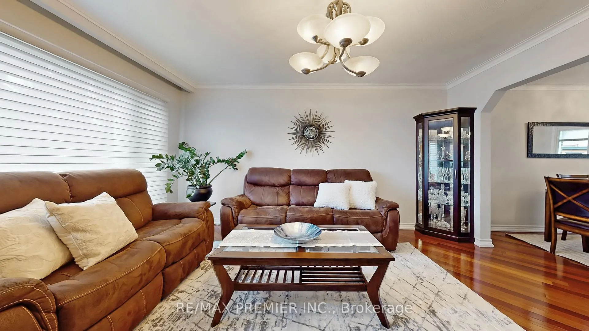 Photo 5 of 9 Tilden Crescent, Etobicoke, Humber Heights — HOMEH