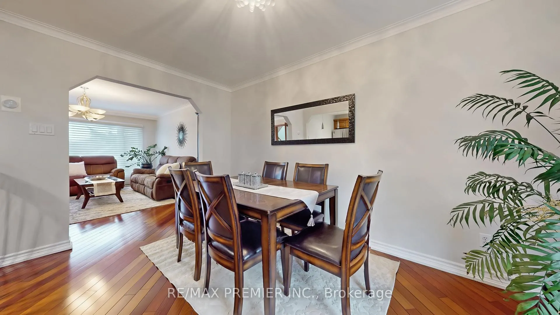 Photo 7 of 9 Tilden Crescent, Etobicoke, Humber Heights — HOMEH