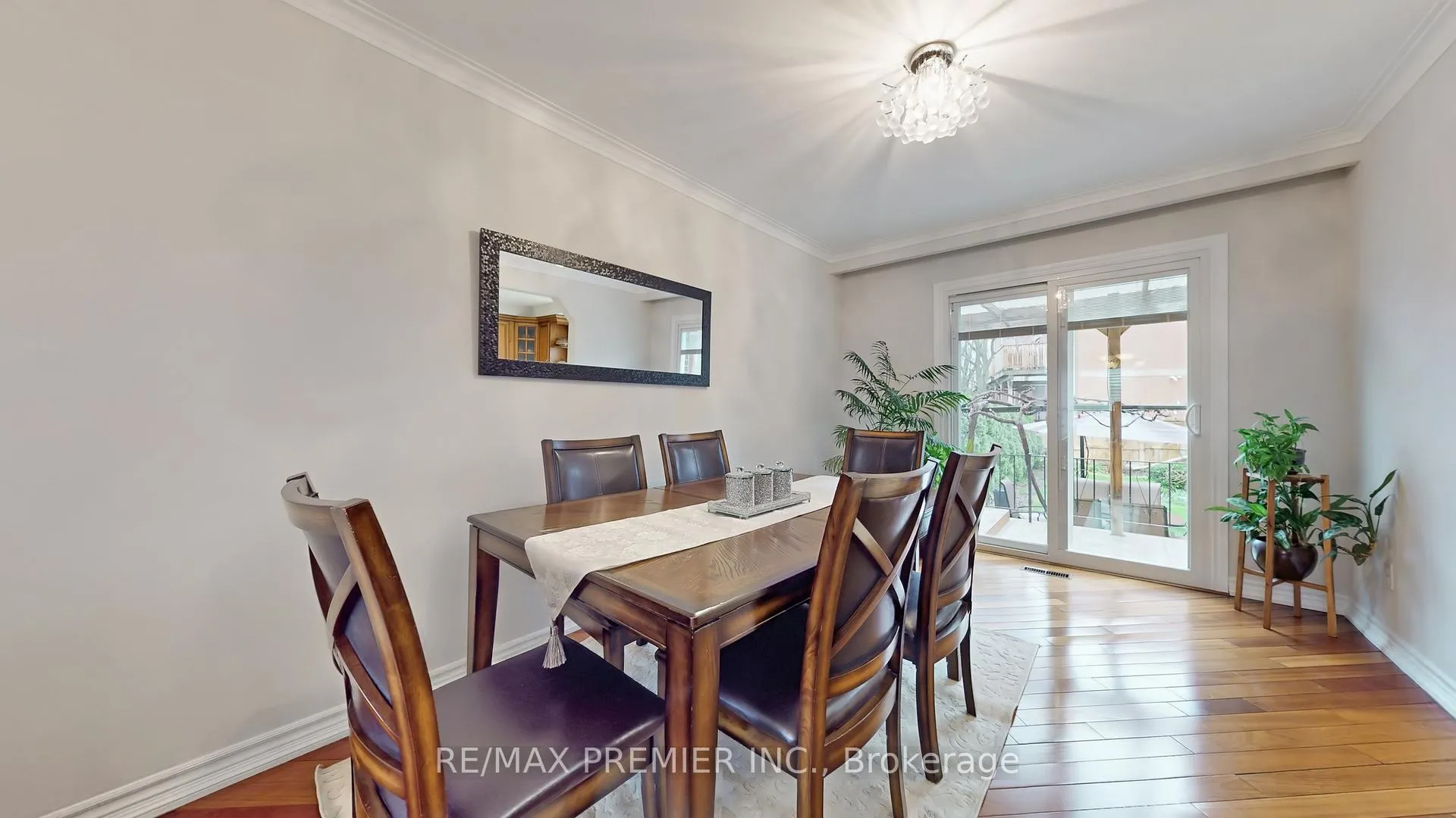 Photo 8 of 9 Tilden Crescent, Etobicoke, Humber Heights — HOMEH