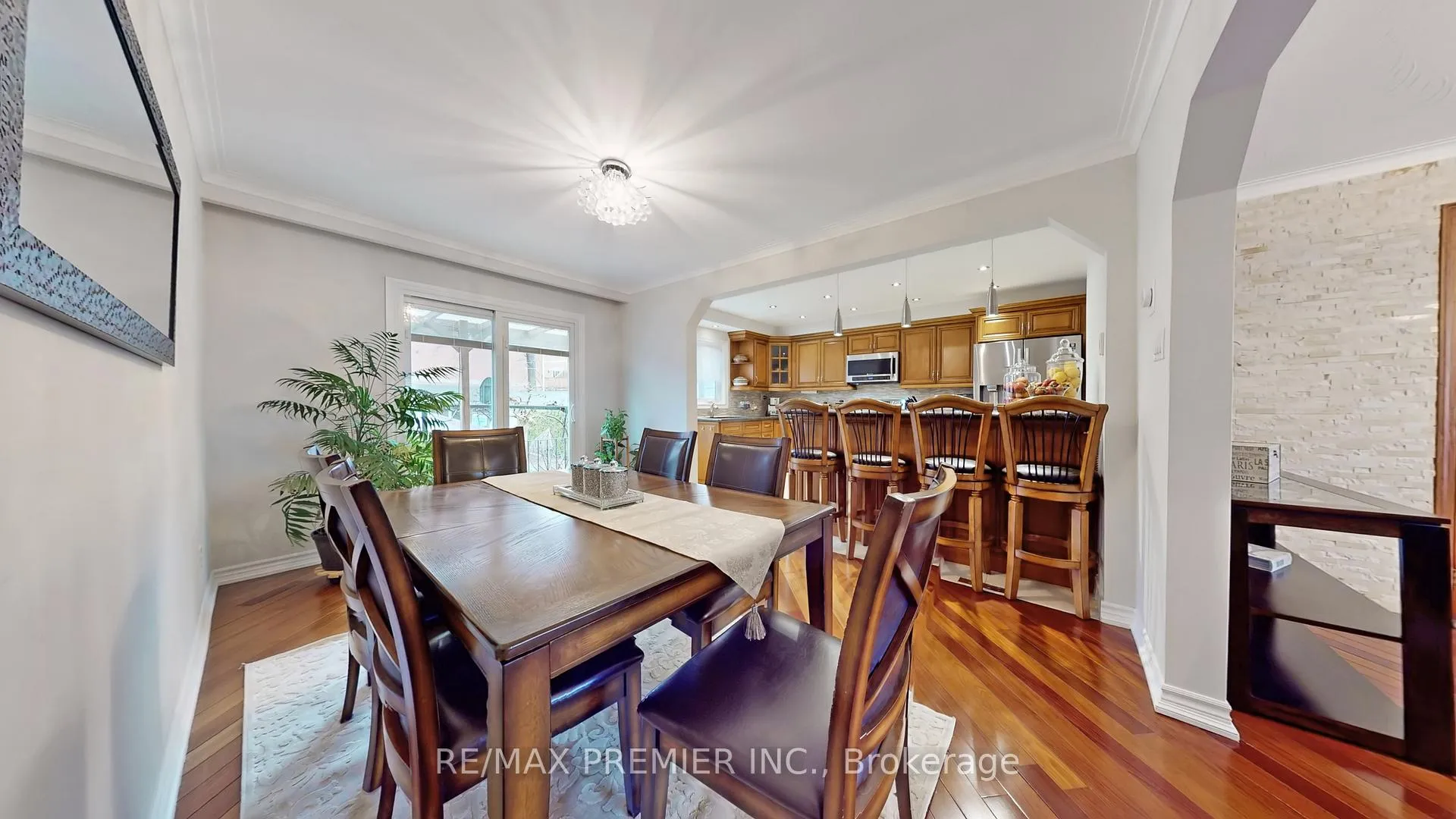 Photo 9 of 9 Tilden Crescent, Etobicoke, Humber Heights — HOMEH
