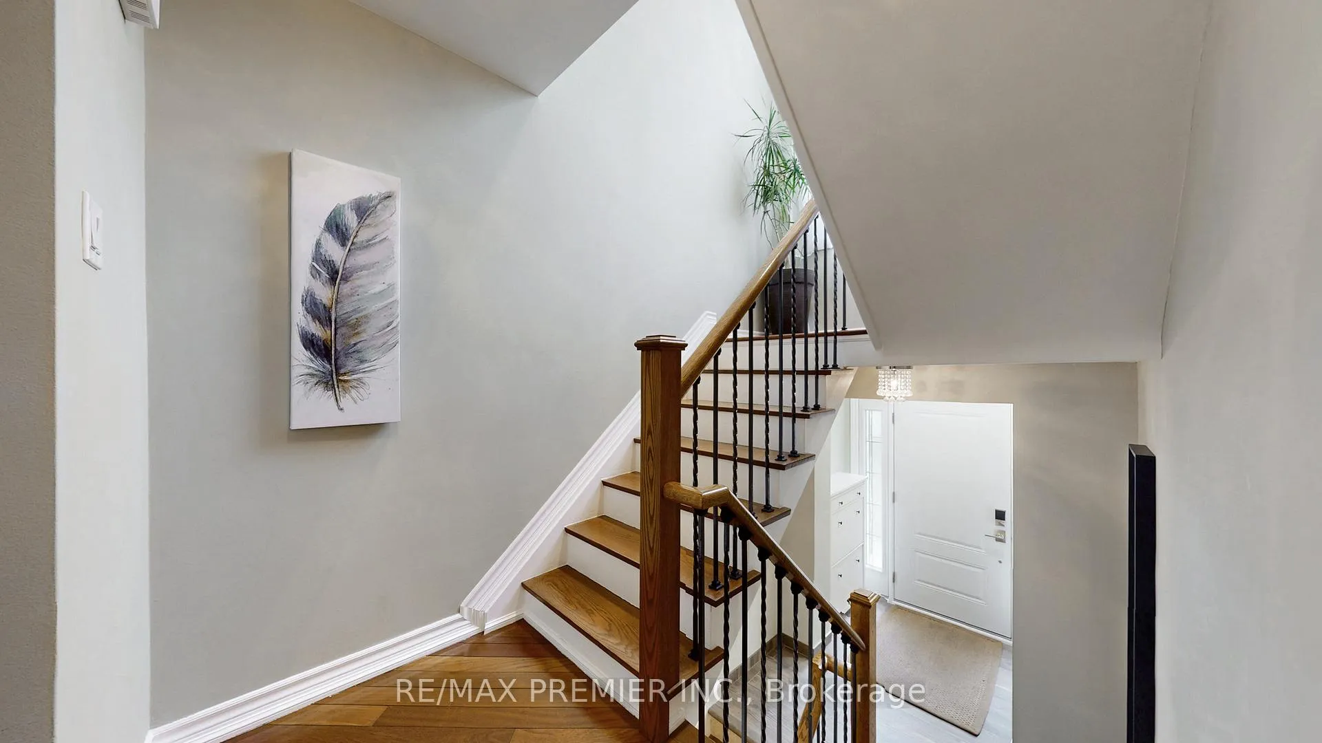Photo 15 of 9 Tilden Crescent, Etobicoke, Humber Heights — HOMEH