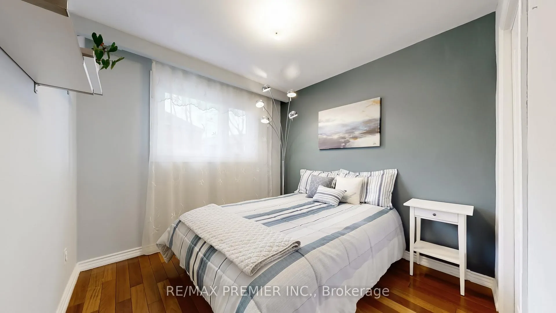 Photo 21 of 9 Tilden Crescent, Etobicoke, Humber Heights — HOMEH