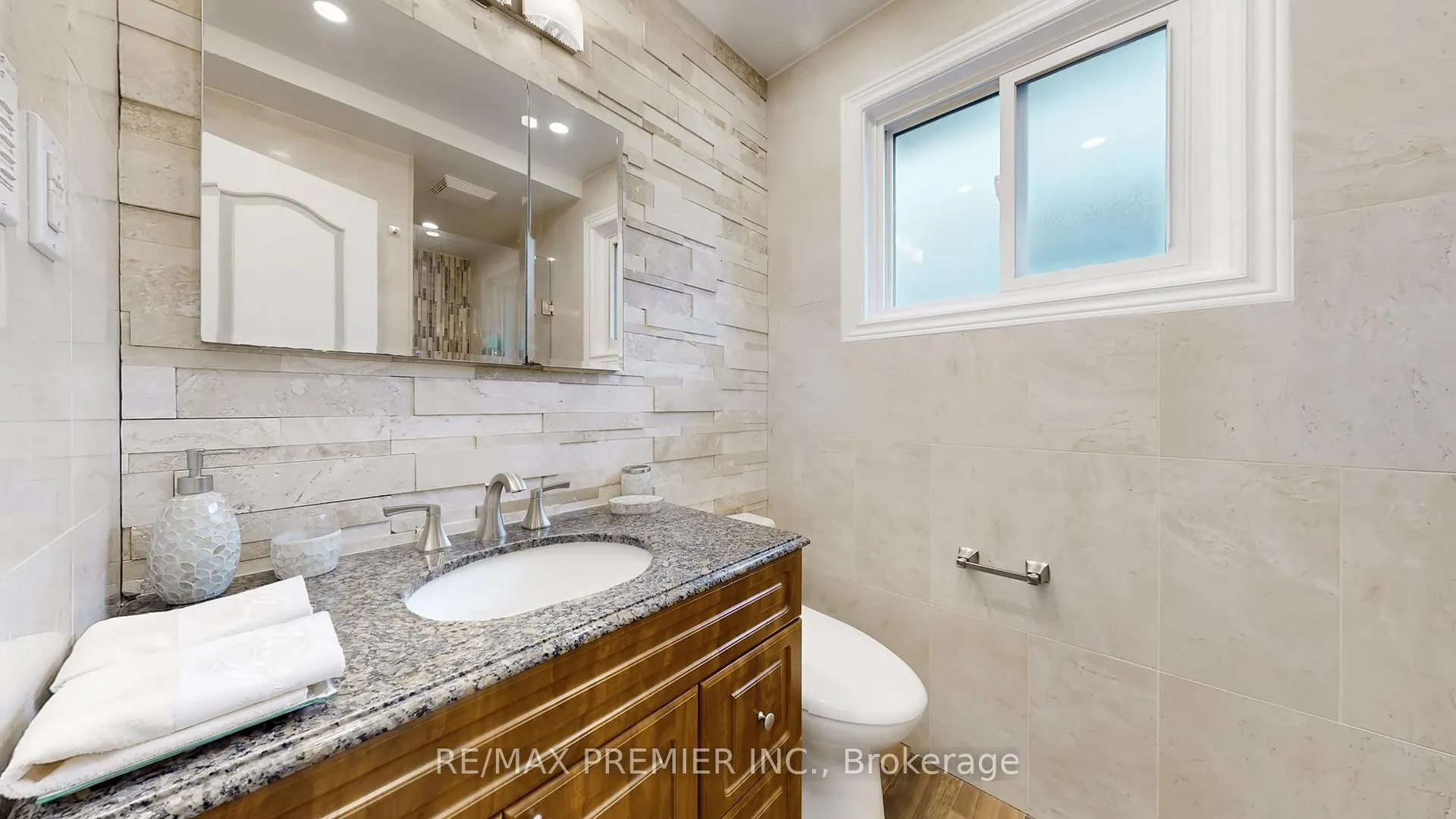 Photo 23 of 9 Tilden Crescent, Etobicoke, Humber Heights — HOMEH