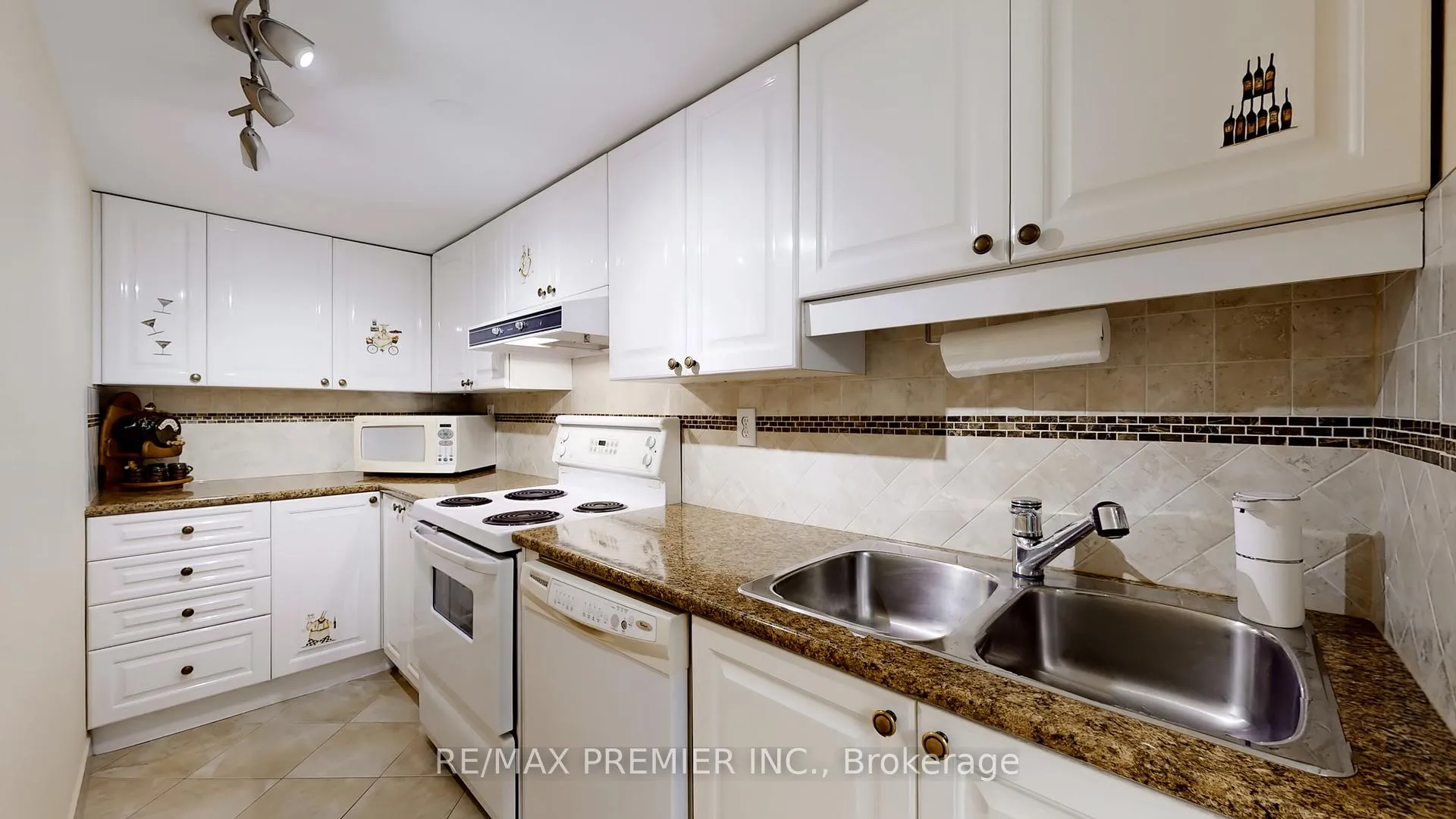 Photo 30 of 9 Tilden Crescent, Etobicoke, Humber Heights — HOMEH