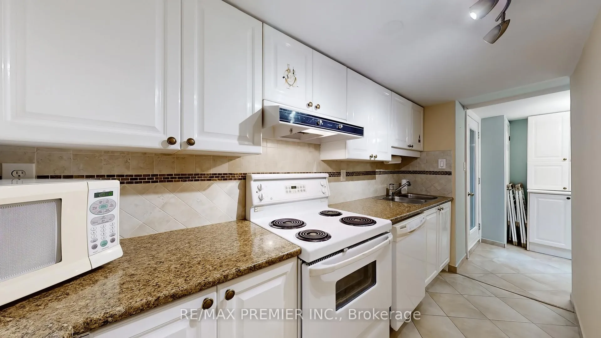 Photo 31 of 9 Tilden Crescent, Etobicoke, Humber Heights — HOMEH