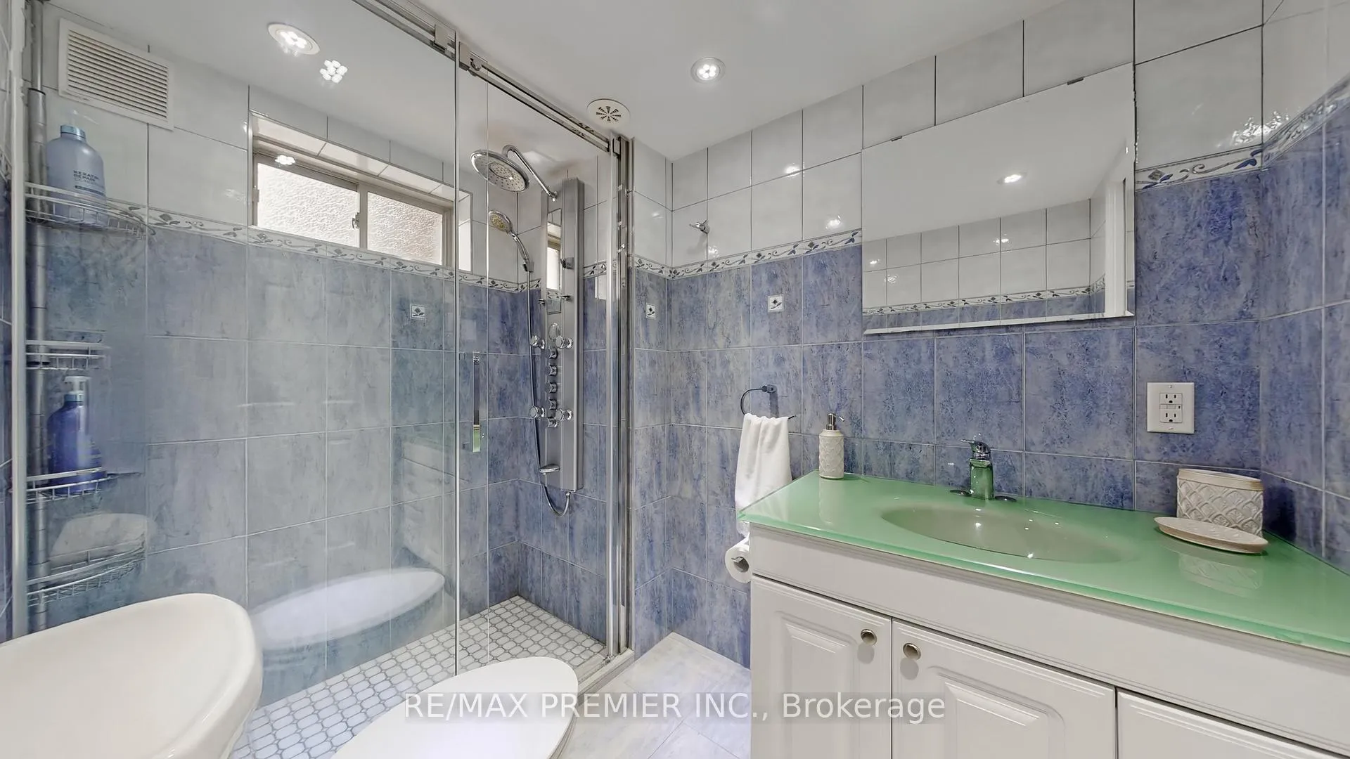 Photo 34 of 9 Tilden Crescent, Etobicoke, Humber Heights — HOMEH