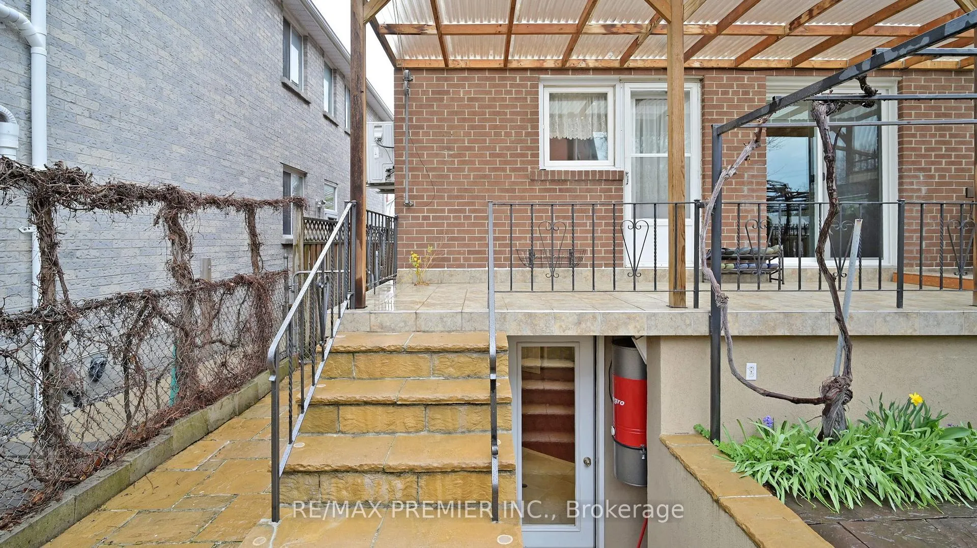 Photo 36 of 9 Tilden Crescent, Etobicoke, Humber Heights — HOMEH