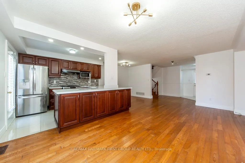 Photo 5 of 1513 Fieldgate Drive, Oshawa, Samac — HOMEH