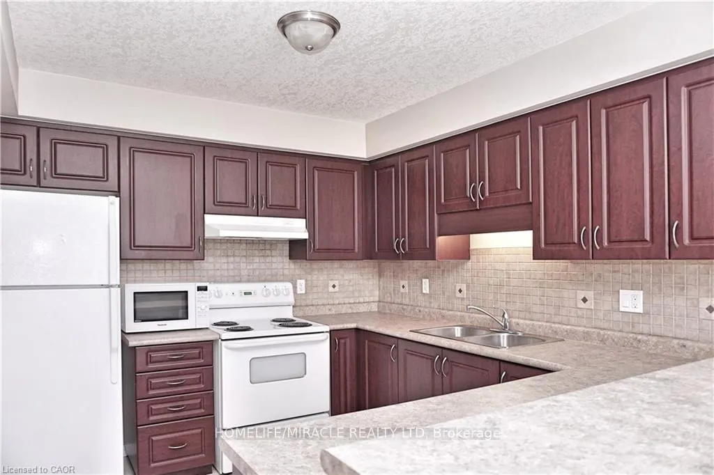 Photo 4 of 40 Madeleine Street, Kitchener, Huron Park — HOMEH