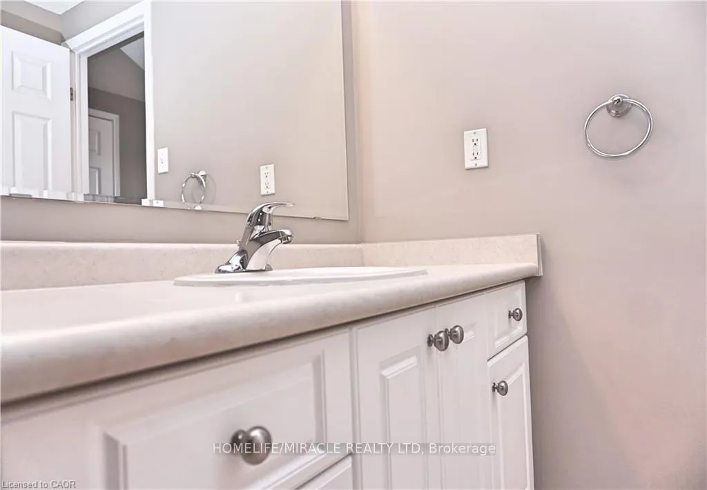 Photo 10 of 40 Madeleine Street, Kitchener, Huron Park — HOMEH