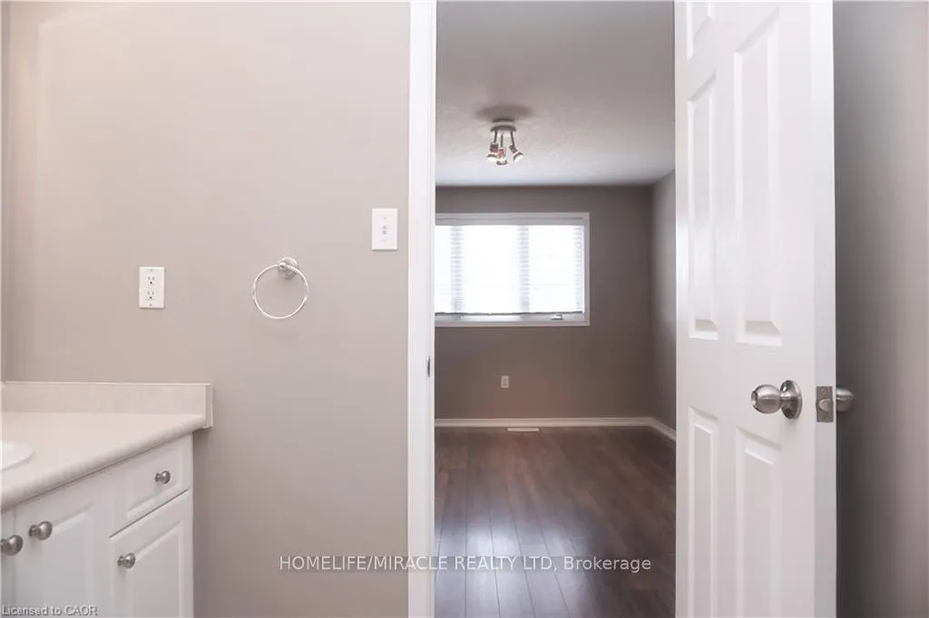 Photo 14 of 40 Madeleine Street, Kitchener, Huron Park — HOMEH