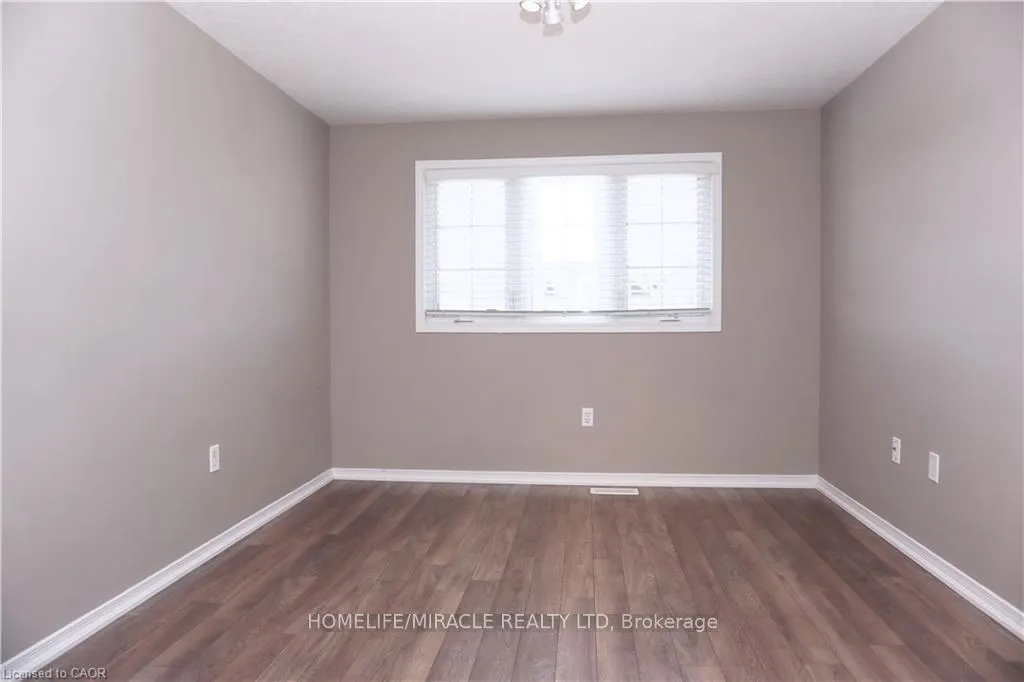 Photo 15 of 40 Madeleine Street, Kitchener, Huron Park — HOMEH