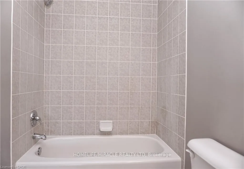 Photo 25 of 40 Madeleine Street, Kitchener, Huron Park — HOMEH