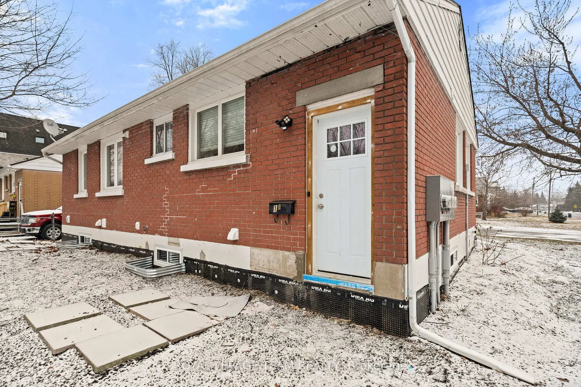 Photo 3 of Unit B, 1 Steel Street, Ottawa, Cardinal Heights — HOMEH