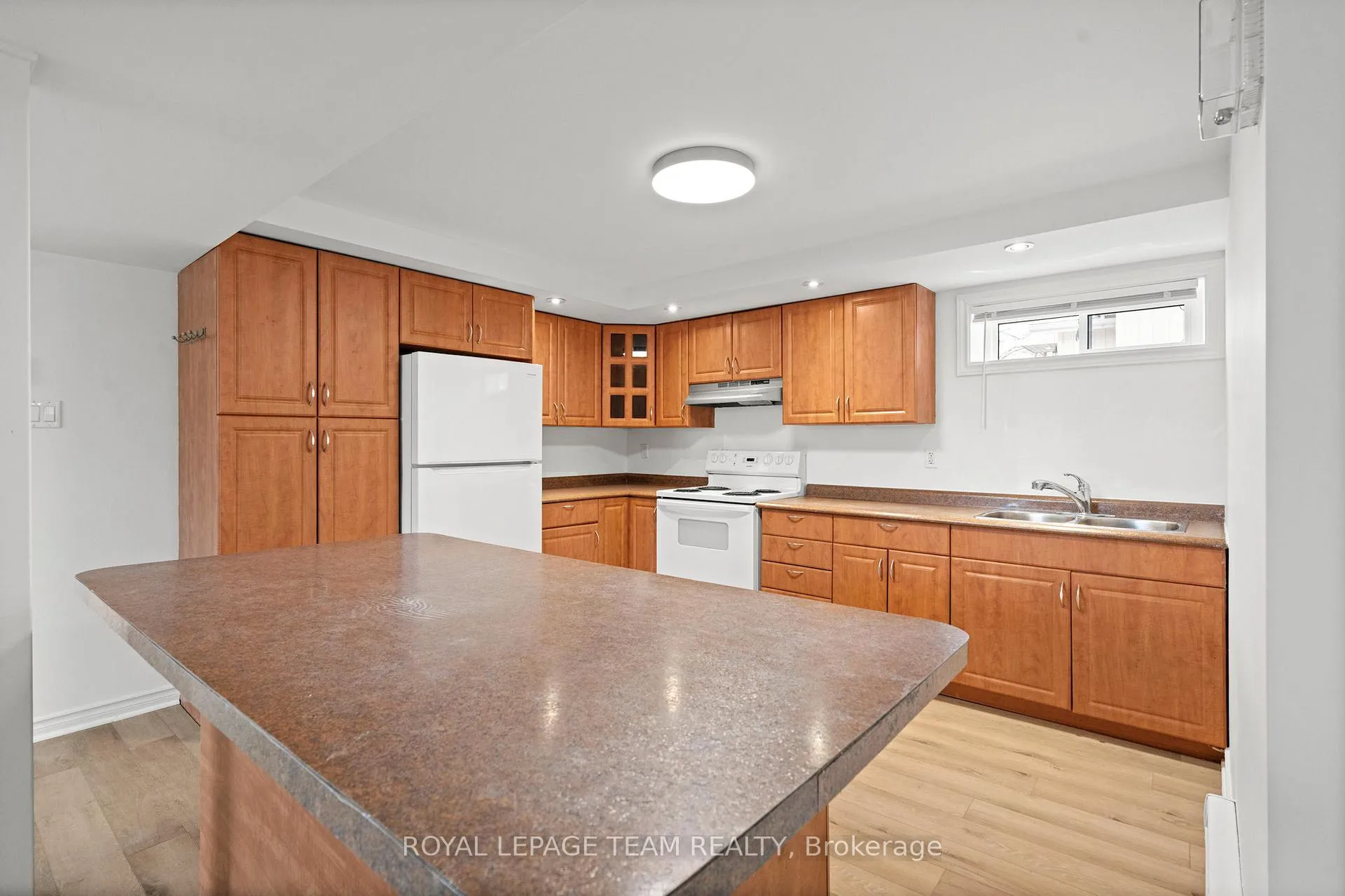 Photo 6 of Unit B, 1 Steel Street, Ottawa, Cardinal Heights — HOMEH