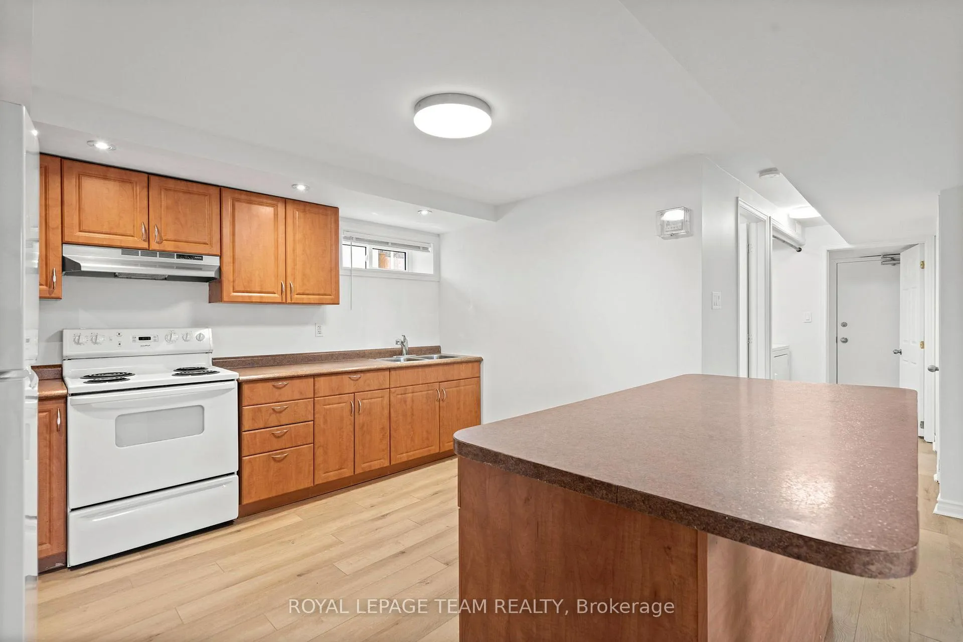 Photo 7 of Unit B, 1 Steel Street, Ottawa, Cardinal Heights — HOMEH