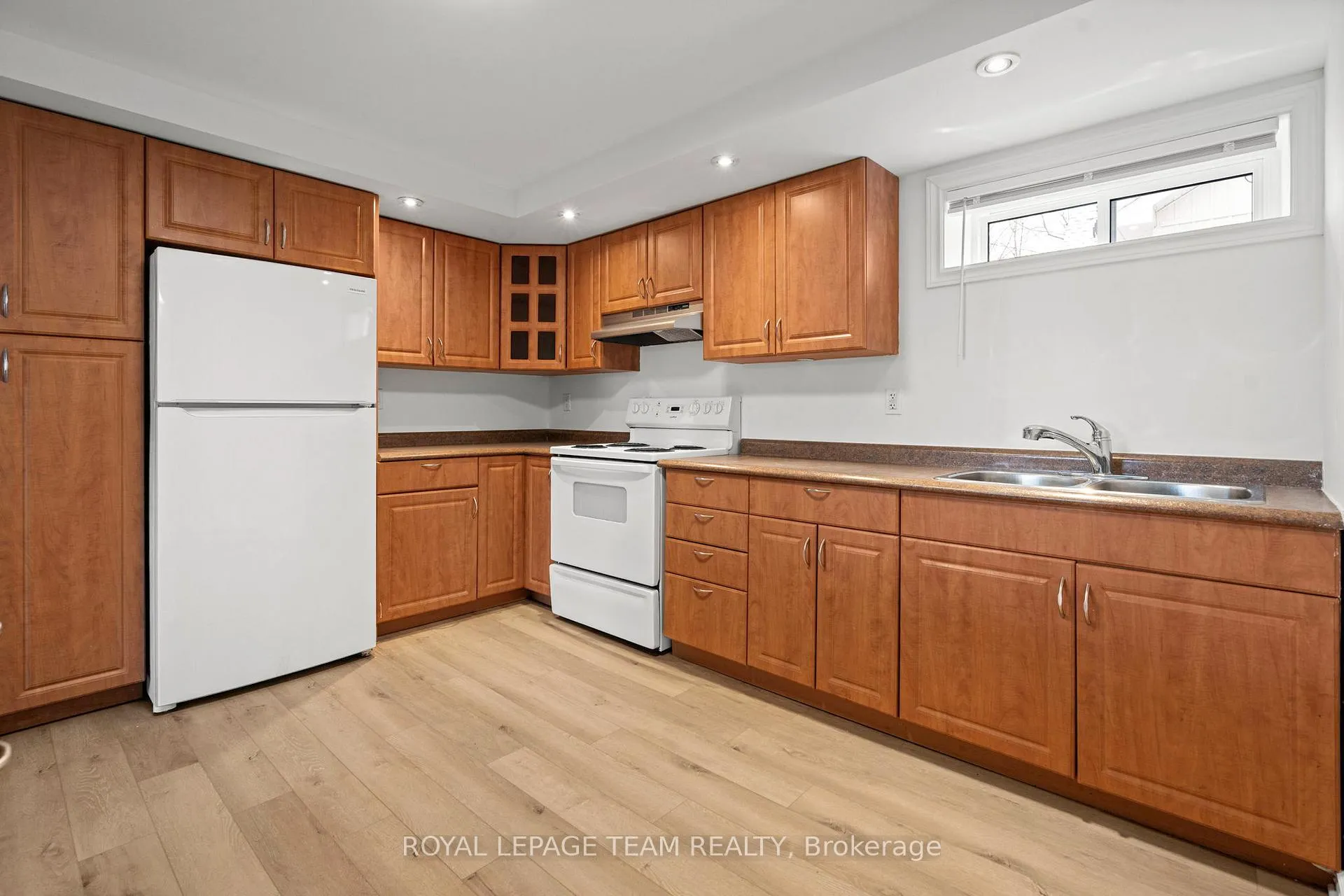 Photo 8 of Unit B, 1 Steel Street, Ottawa, Cardinal Heights — HOMEH