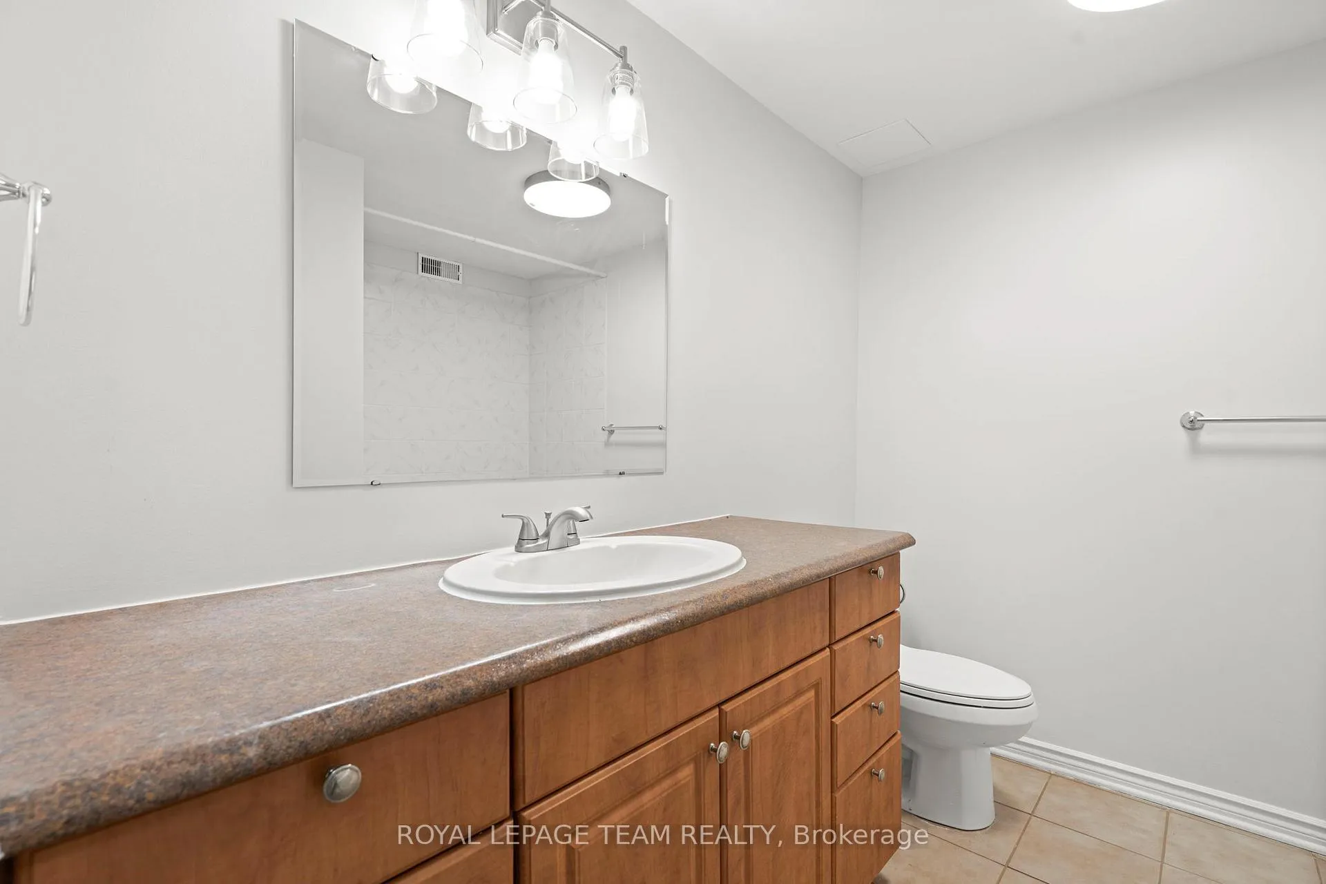 Photo 20 of Unit B, 1 Steel Street, Ottawa, Cardinal Heights — HOMEH