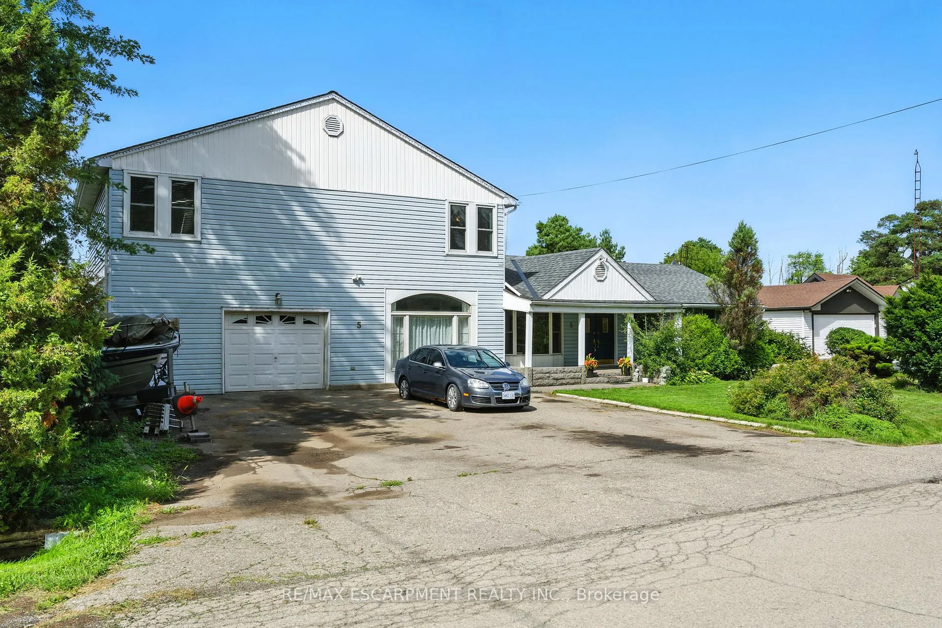 Photo 2 of 5 Mazza Avenue, Hamilton, Dundas — HOMEH