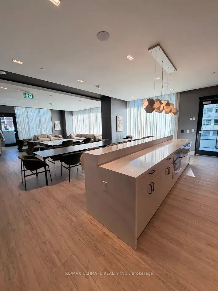 Photo 5 of Unit 2702, 65 Broadway Avenue, Toronto, Mount Pleasant West — HOMEH