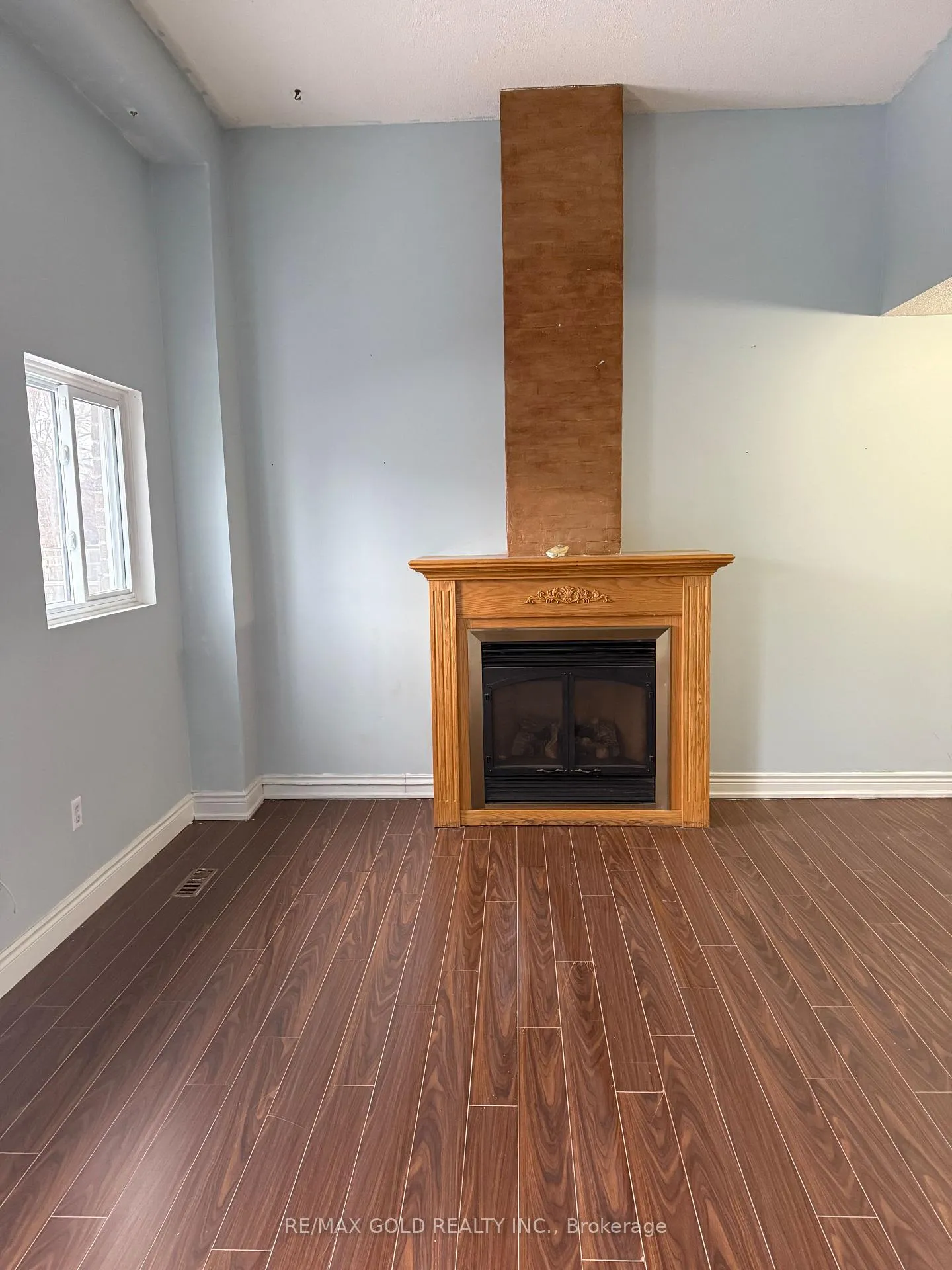 Photo 5 of Unit 30, 30 Tara Park Crescent, Brampton, Brampton North — HOMEH