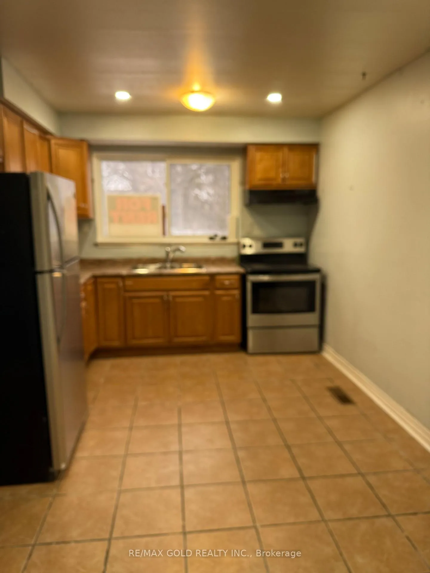 Photo 6 of Unit 30, 30 Tara Park Crescent, Brampton, Brampton North — HOMEH