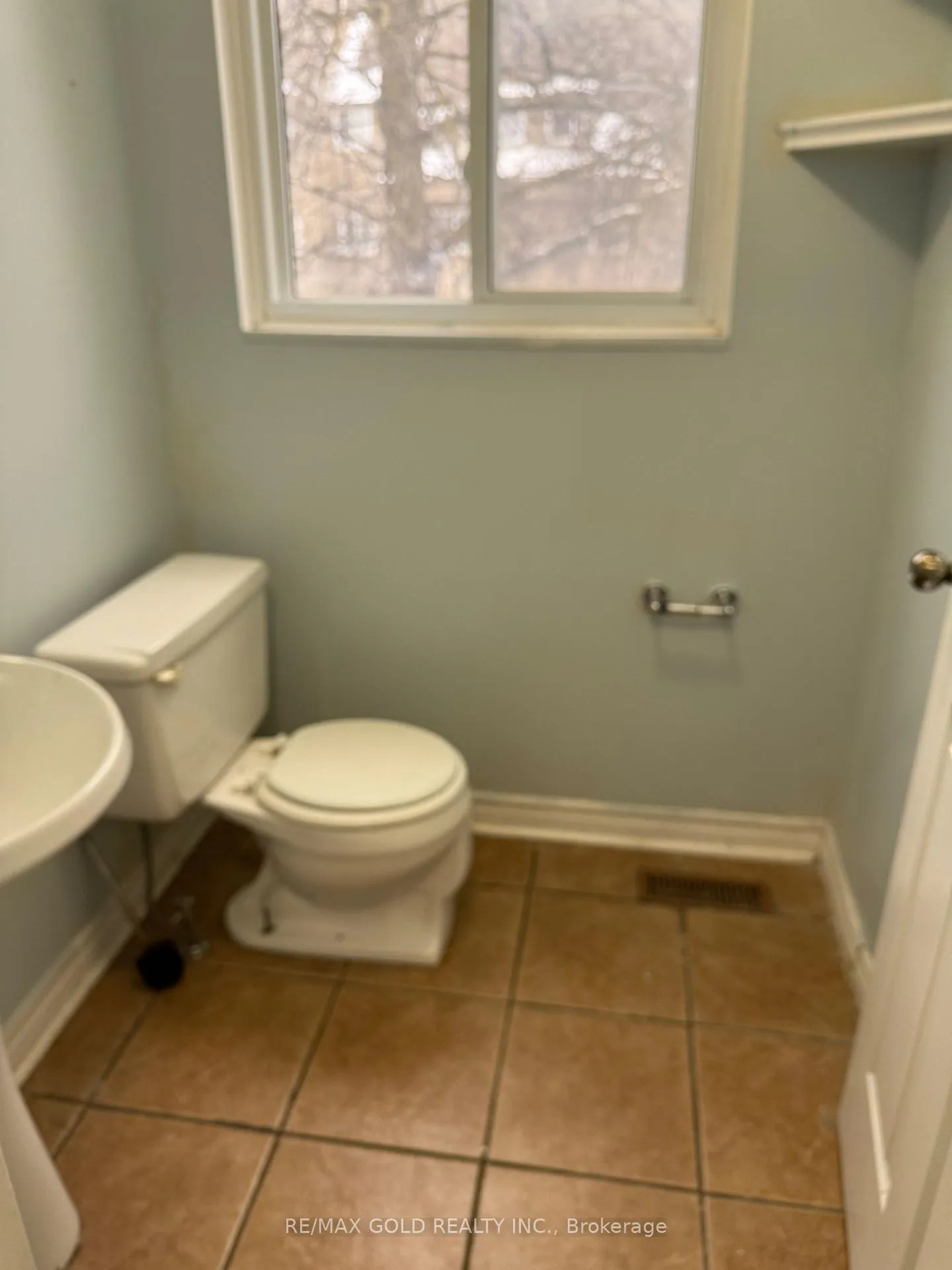Photo 8 of Unit 30, 30 Tara Park Crescent, Brampton, Brampton North — HOMEH