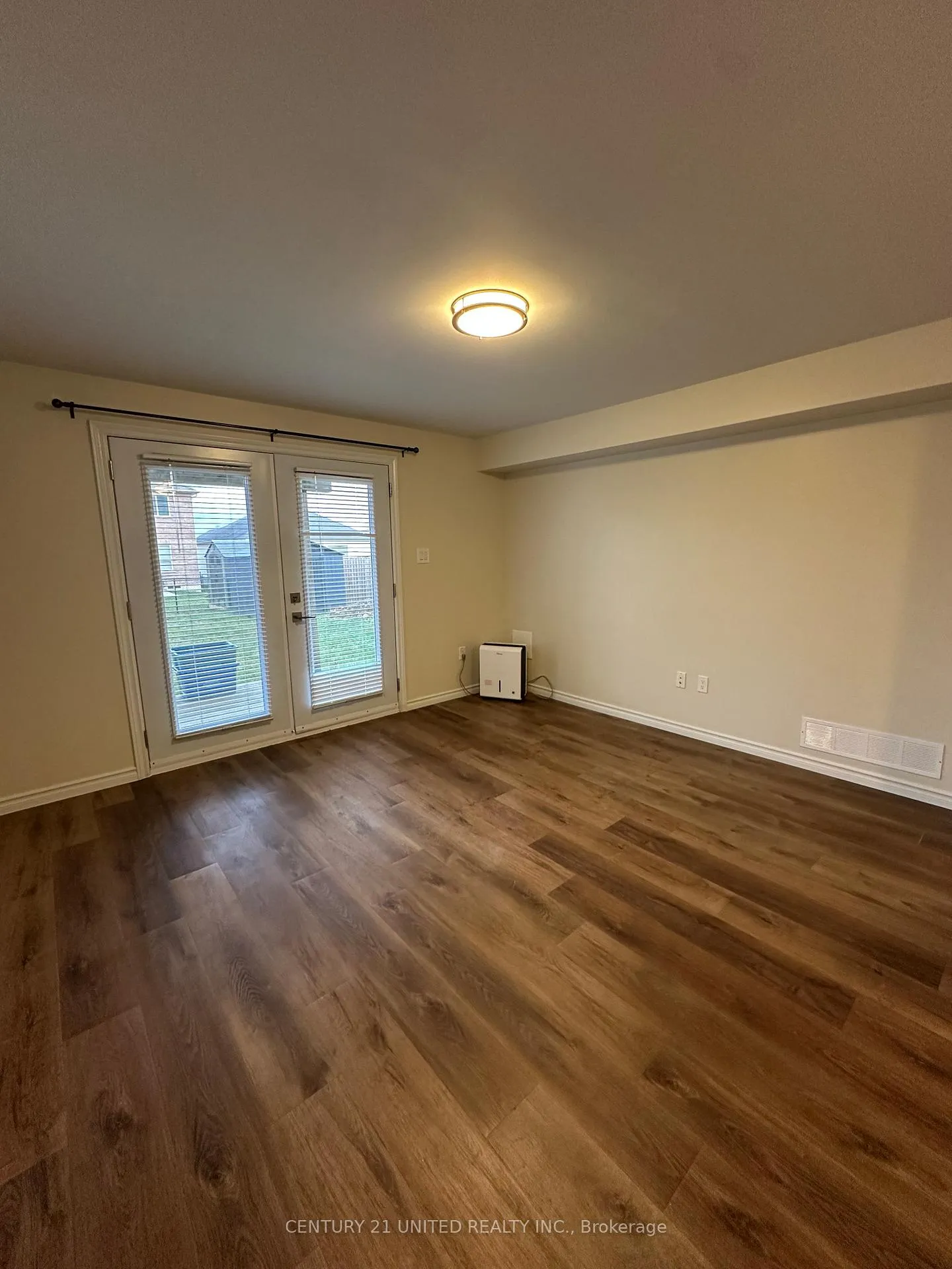 Photo 3 of 302 Blacksmith Way, Peterborough, Northcrest Ward 5 — HOMEH