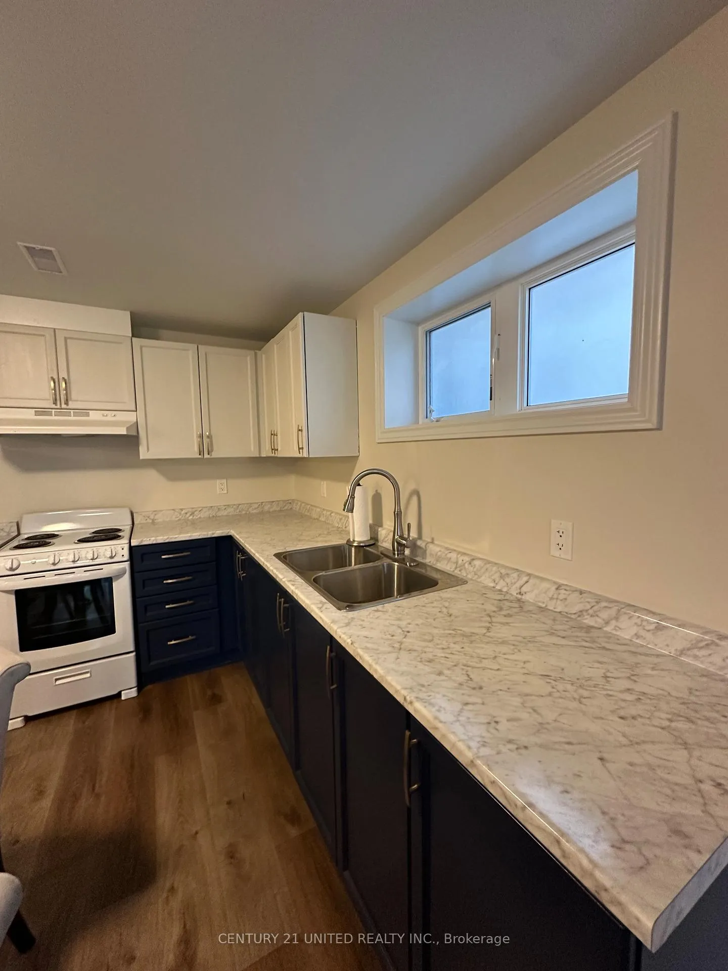 Photo 4 of 302 Blacksmith Way, Peterborough, Northcrest Ward 5 — HOMEH