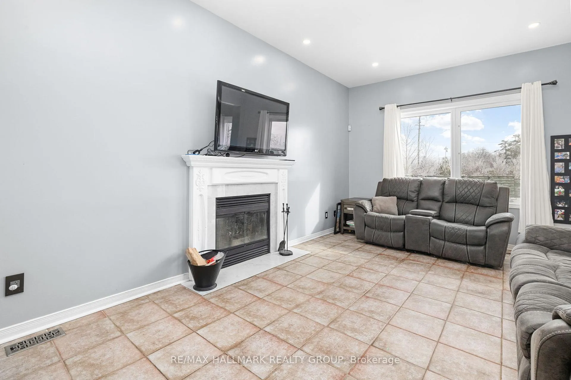 Photo 6 of 1421 Talcy Crescent, Ottawa, Fallingbrook/Ridgemount — HOMEH