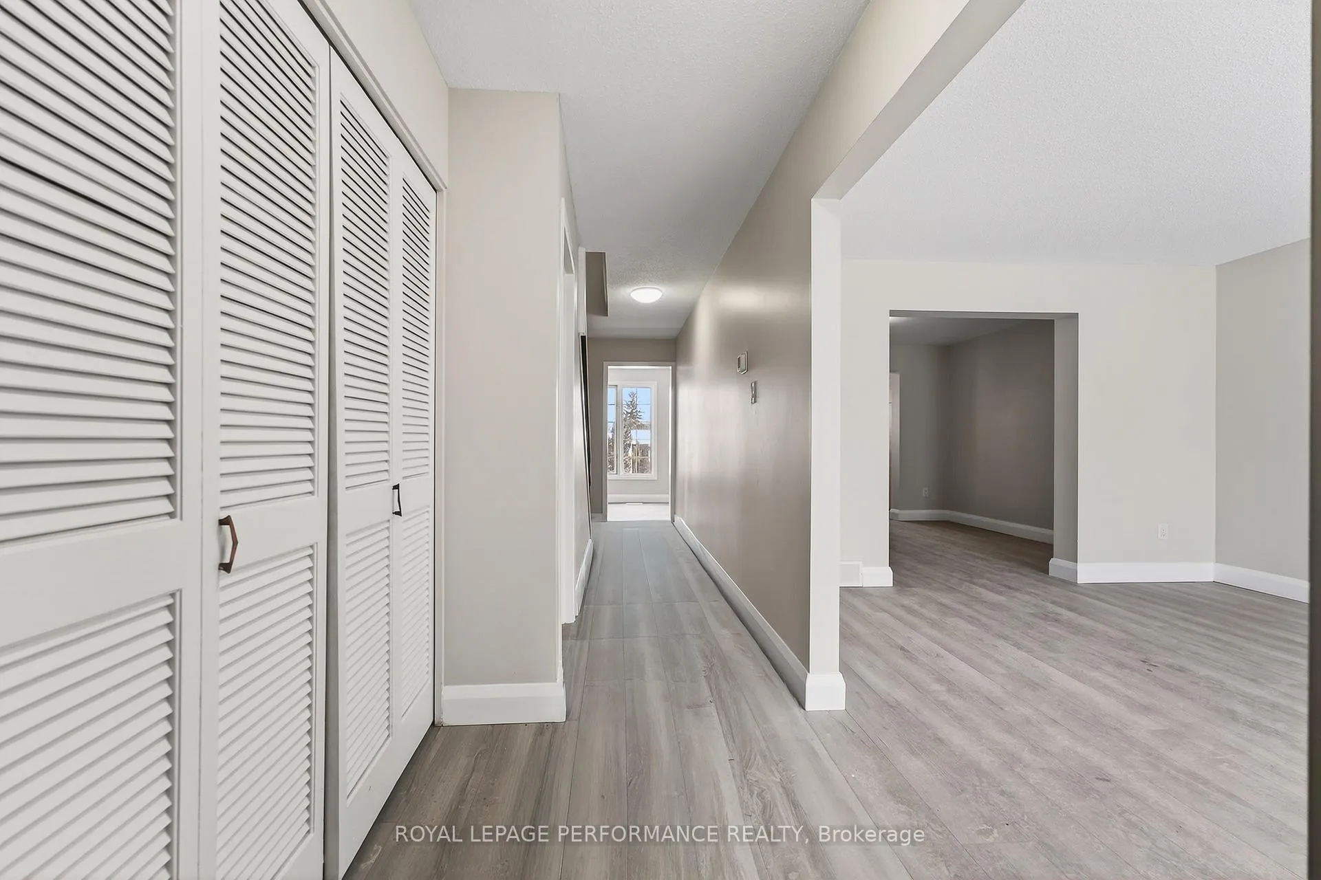 Photo 3 of Unit 57, 2300 Ogilvie Road, Ottawa, Beaconwood — HOMEH