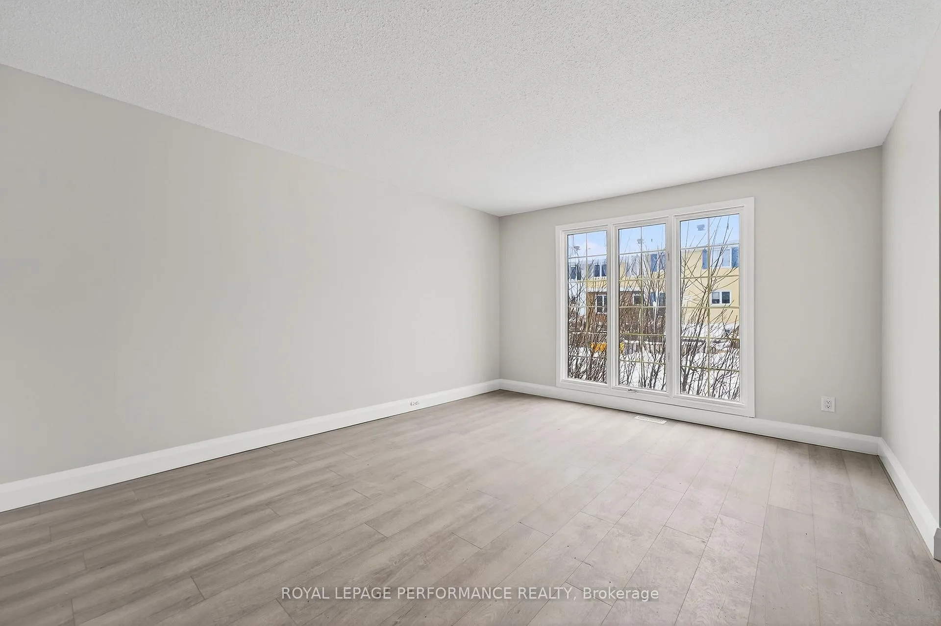 Photo 4 of Unit 57, 2300 Ogilvie Road, Ottawa, Beaconwood — HOMEH