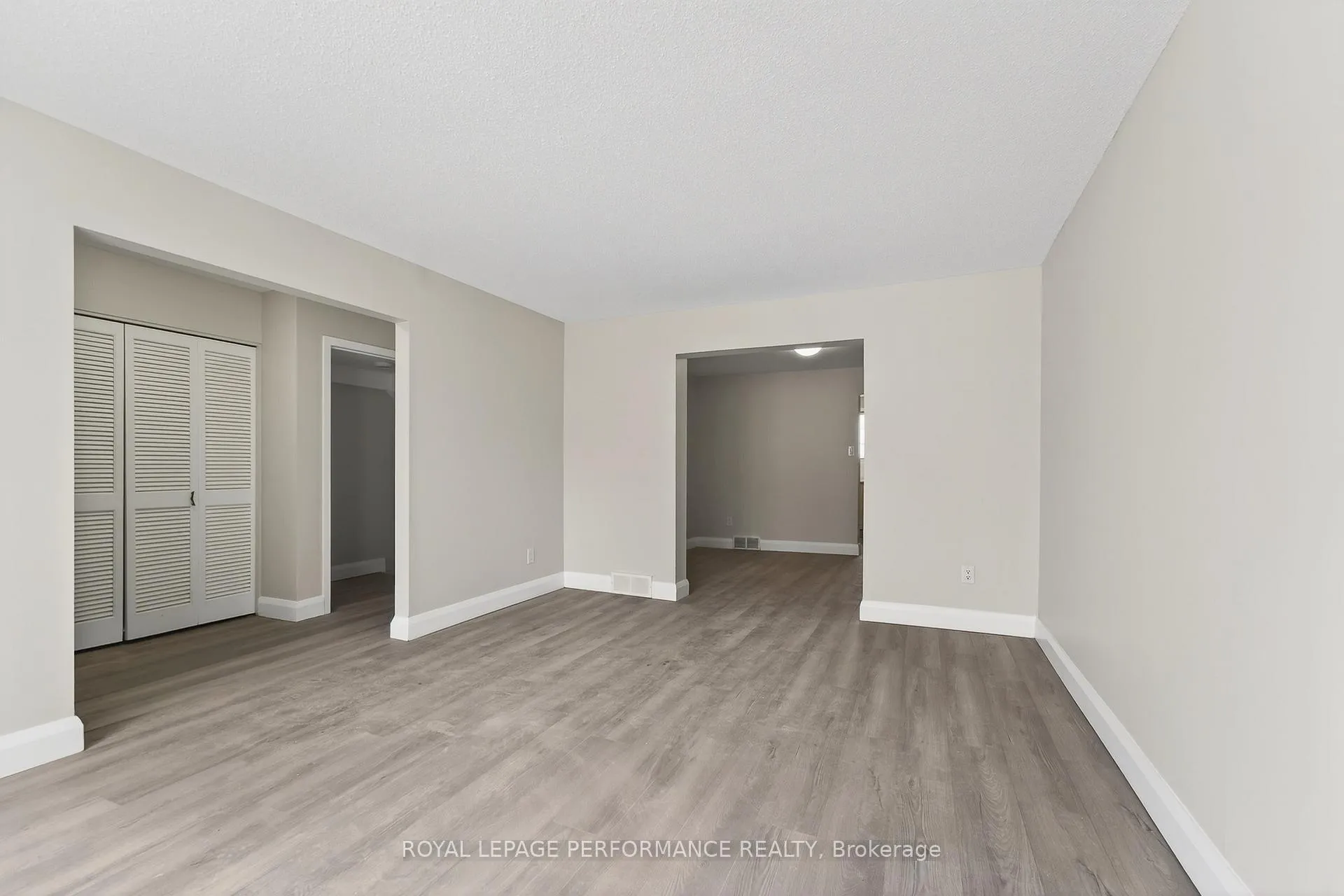 Photo 5 of Unit 57, 2300 Ogilvie Road, Ottawa, Beaconwood — HOMEH