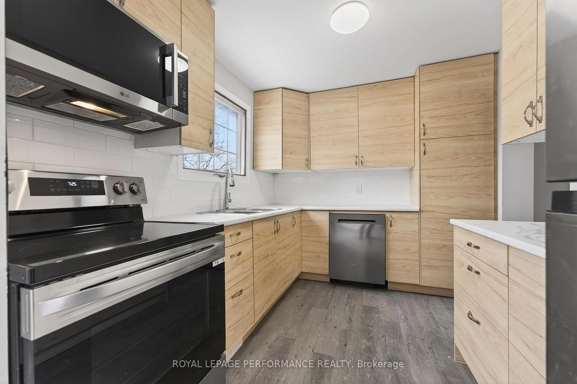 Photo 9 of Unit 57, 2300 Ogilvie Road, Ottawa, Beaconwood — HOMEH